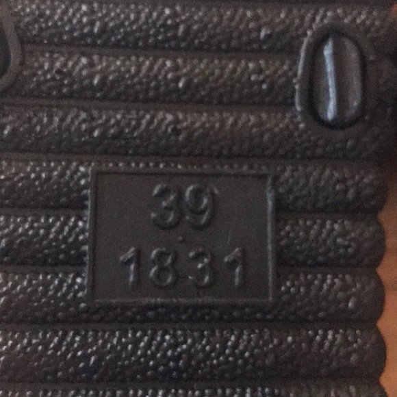 Studded Black Slides with Red Lips - Picture 6 of 6